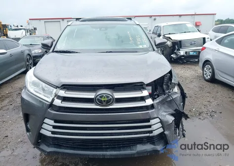 2018 Toyota Highlander Xle z USA, uszkodzony, nr VIN 5TDJZRFH0JS852388